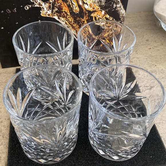 Other - Whiskey Crystal Glass Set With (4) Glasses.